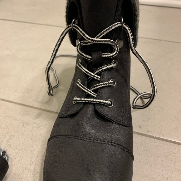 Cute Black Boots - Picture 2 of 6